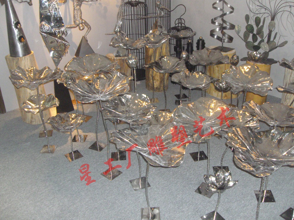 不銹鋼荷花雕塑 自然與藝術的金屬對話